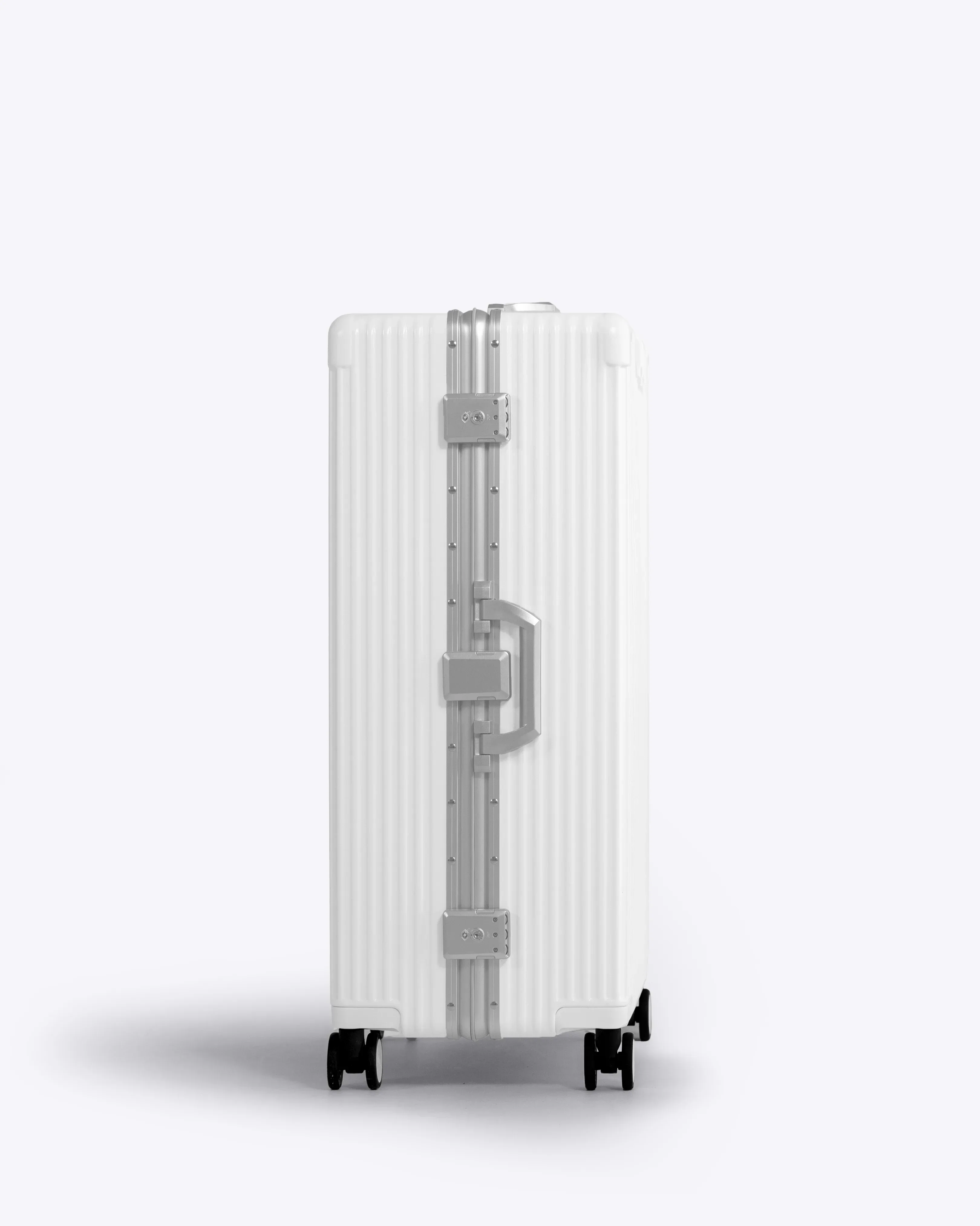 Check-In: All-In-One 28" - Image 12