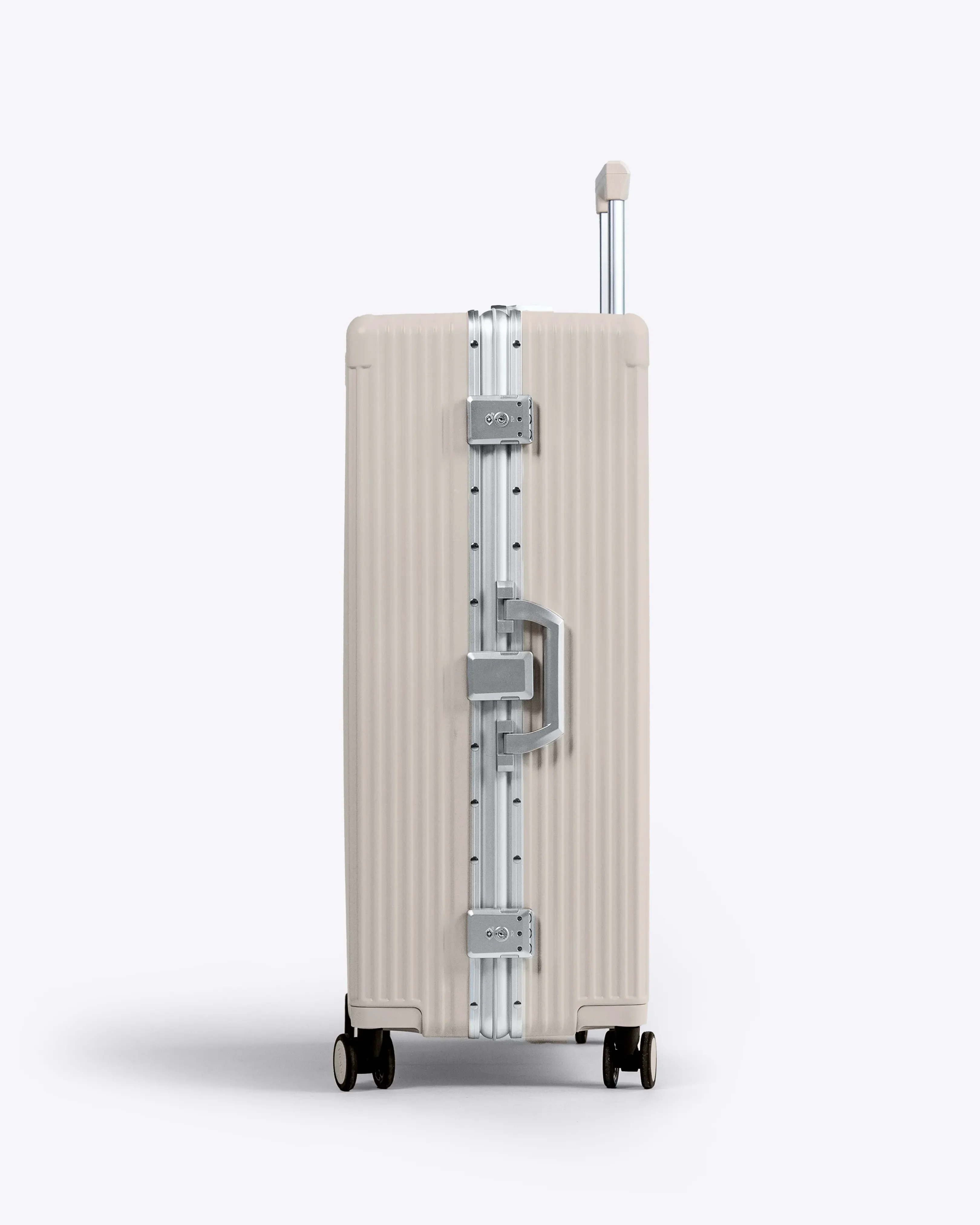 Check-In: All-In-One 28" - Image 28