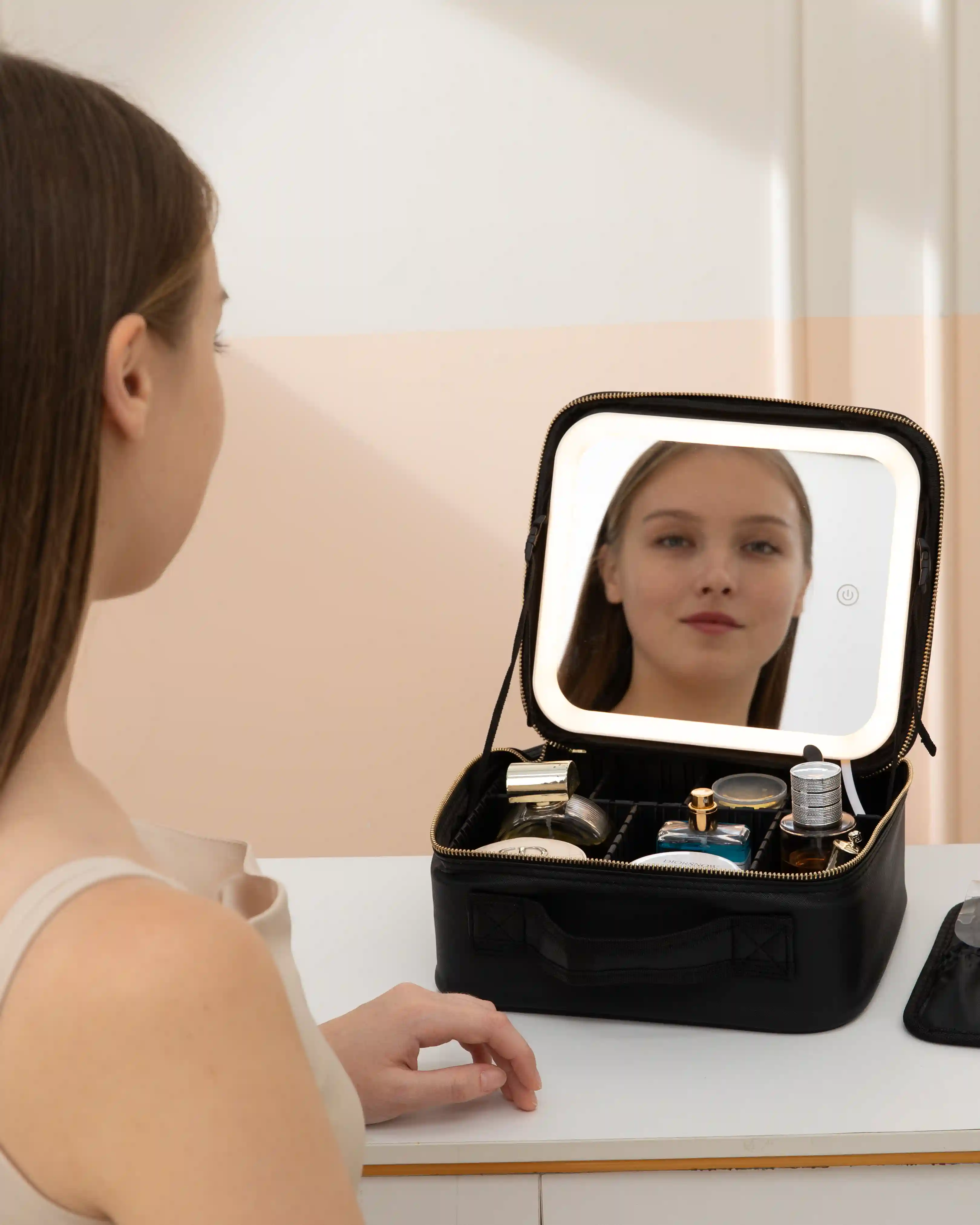 LED Travel Makeup Case - Image 14