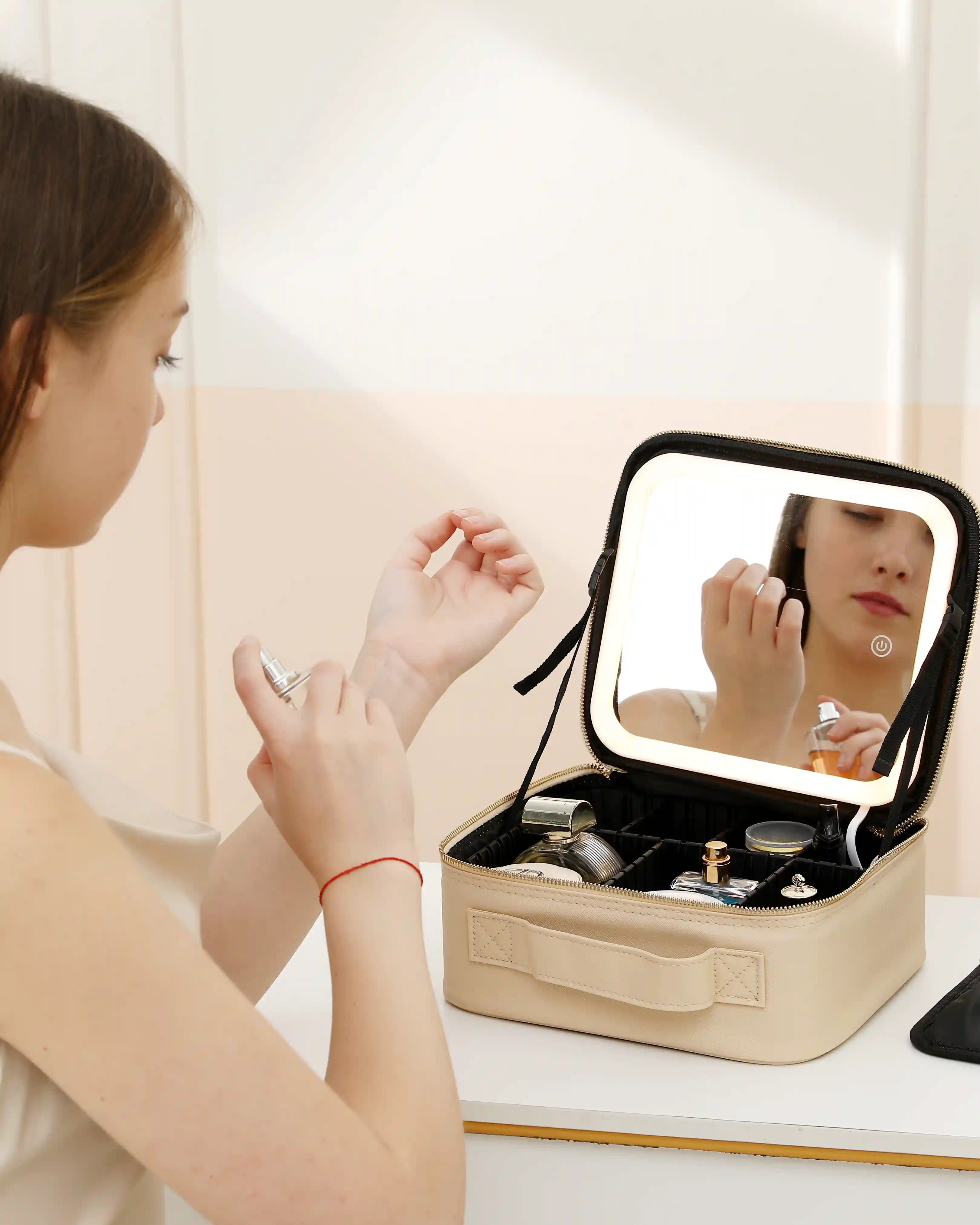 LED Travel Makeup Case - Image 28
